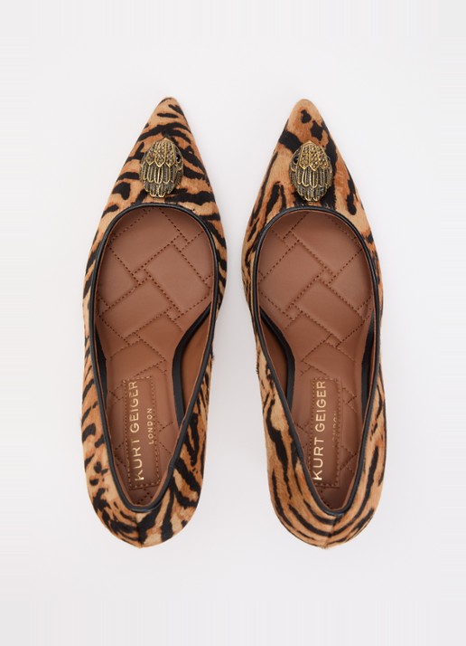 Kurt Geiger Belgravia pump met tijgerprint - detail 3 camel