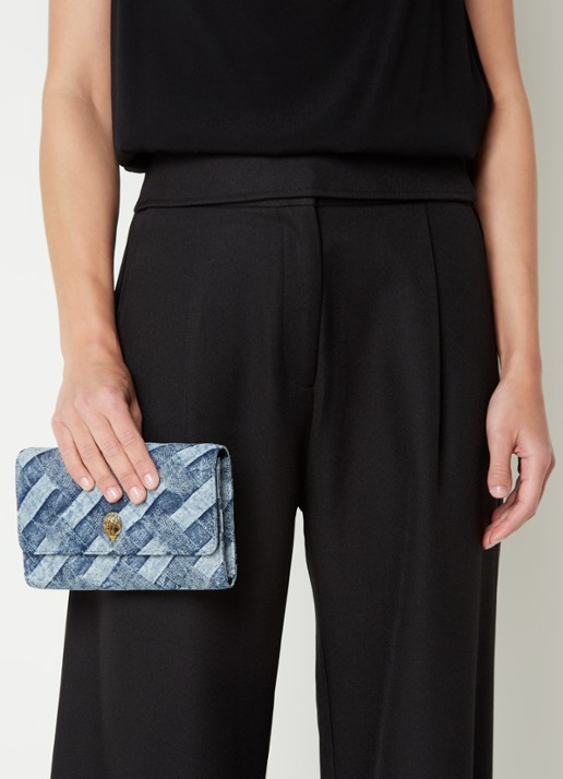 Kurt Geiger Kensington clutch van denim met afneembare schouderriem - voorkant 6 indigo