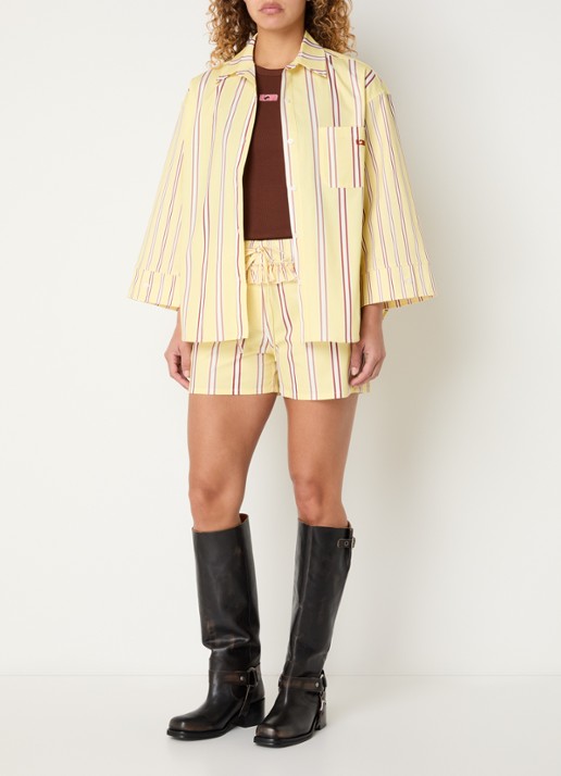 Laagam Caos mid waist straight fit korte broek met smockwerk - voorkant 3 citroengeel