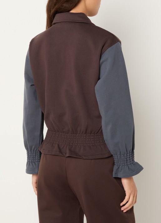 Laagam Jolanda sweater met smockwerk en halve rits - achterkant 4 bruin