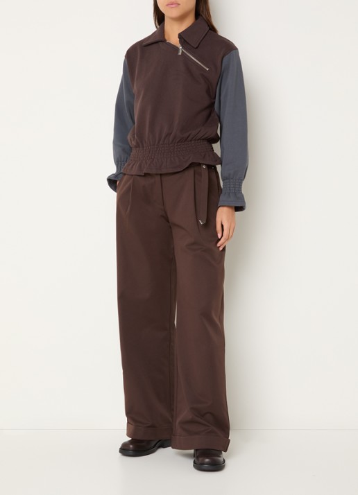 Laagam Jolanda sweater met smockwerk en halve rits - voorkant 2 bruin