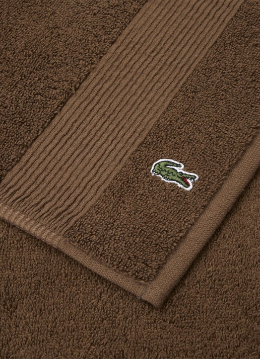 Lacoste L Lecroco badmat 50 x 70 cm - detail 2 hazelnootbruin