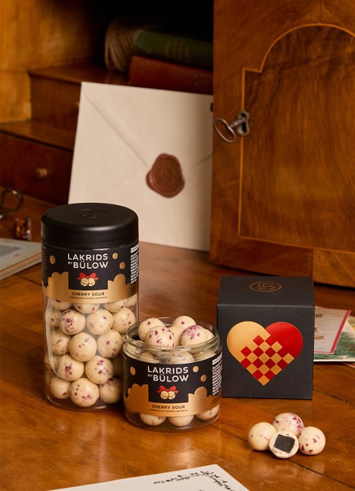 Lakrids by Bülow Regular Cherry Sour drop met chocolade 270 gram - detail 3 beige