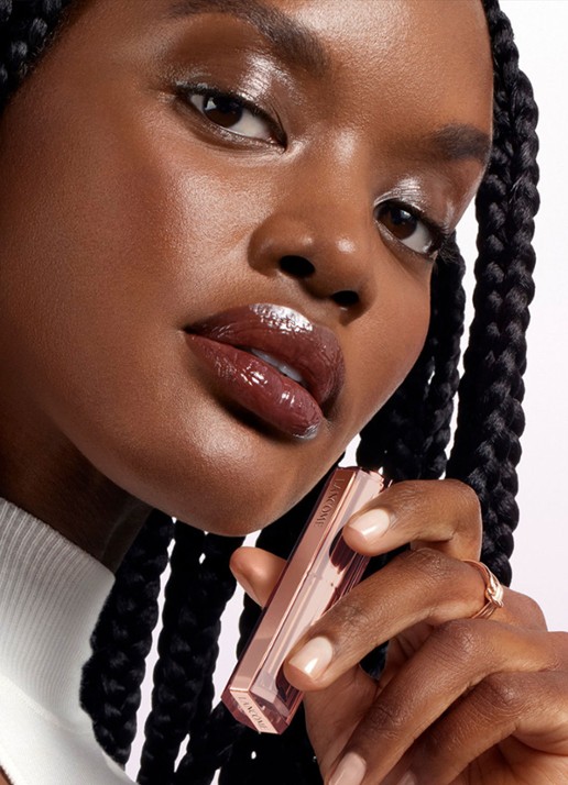 Lancôme Lip Idôle Squalane-12 Butterglow™ - getinte lipbalsem - detail 5 64 roast me