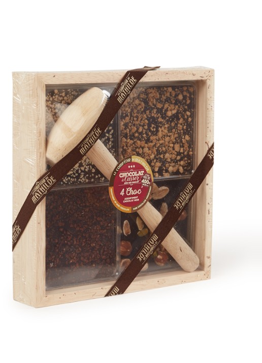 Le Comptoir de Mathilde Pure chocolade met speculaas, gedroogd fruit en nougat met hamer in houten kistje 400 gram - voorkant undefined