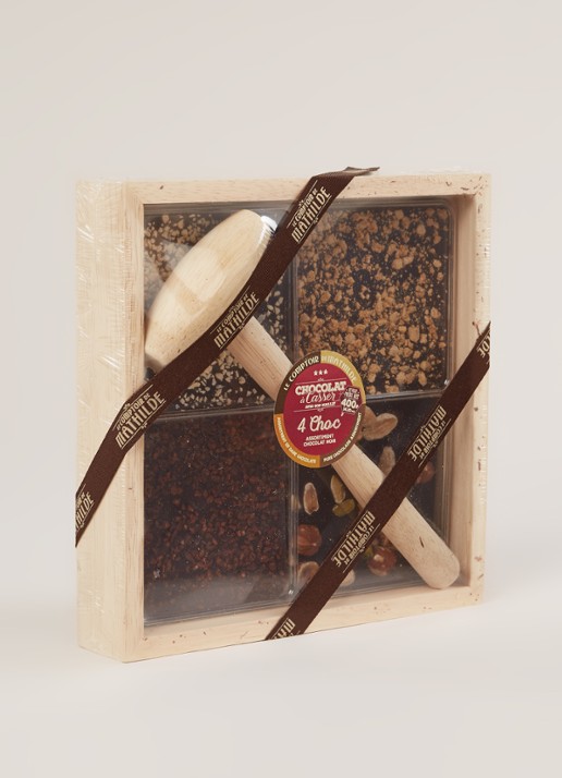 Le Comptoir de Mathilde Pure chocolade met speculaas, gedroogd fruit en nougat met hamer in houten kistje 400 gram - voorkant 2 undefined
