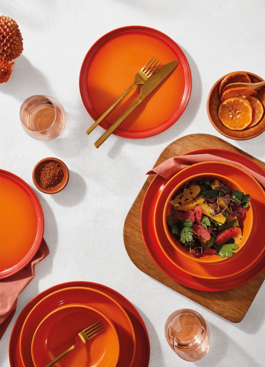 Le Creuset Diep bord 22 cm - detail 2 oranjerood