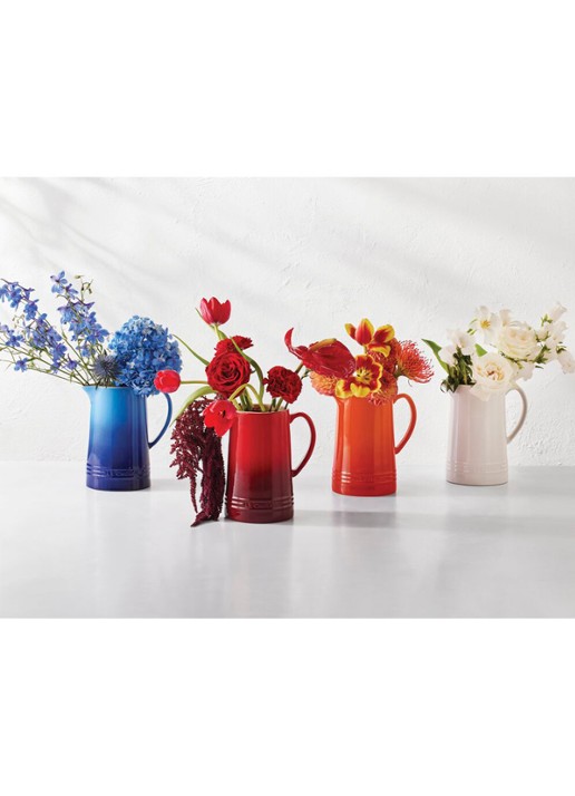 Le Creuset Karaf 1,5 liter - detail 5 donkerrood
