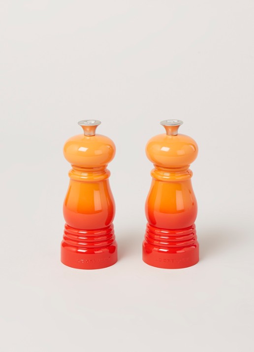 Le Creuset Peper- en zoutmolen 13 cm 2-delig - voorkant 2 oranjerood / oranje