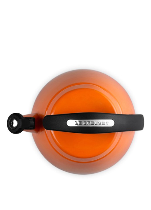 Le Creuset Tradition fluitketel 2,1 liter - detail oranjerood