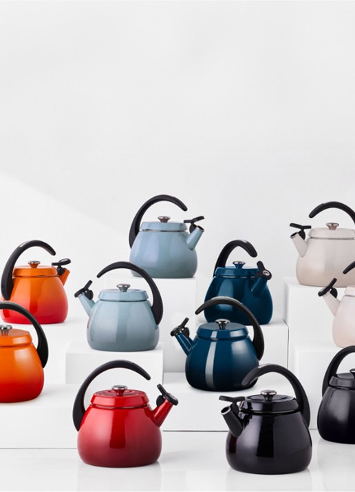 Le Creuset Tradition fluitketel 2,1 liter - detail 2 oranjerood