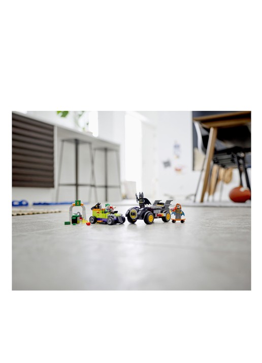 LEGO DC Comics Super Heroes Batman vs. The Joker: Batmobile achtervolging - 76180 - detail 6 zwart