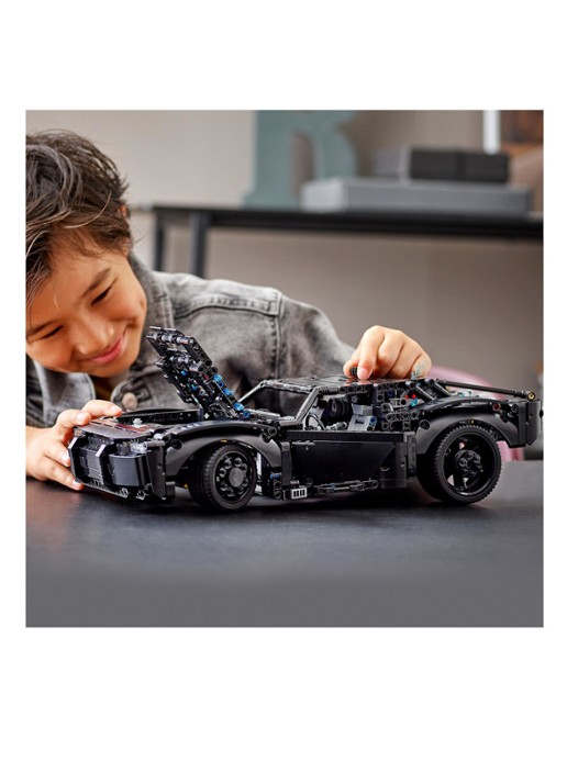 LEGO The Batman Batmobile - 42127 - detail 3 multicolor
