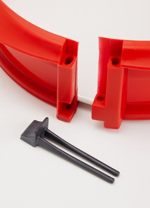 Lékué Springvorm met bord 23 cm - detail rood
