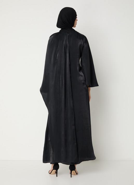 LES Atelier Lamia maxi jurk van satijn met sjaalkraag - achterkant zwart
