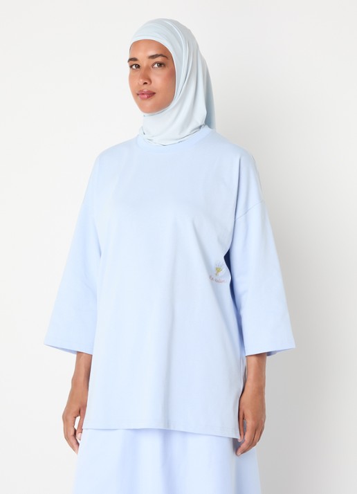 LES Atelier Nada oversized T-shirt met logoborduring - detail lichtblauw
