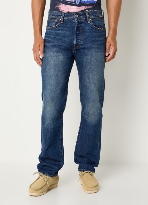 Levi's 501 straight leg jeans met medium wassing