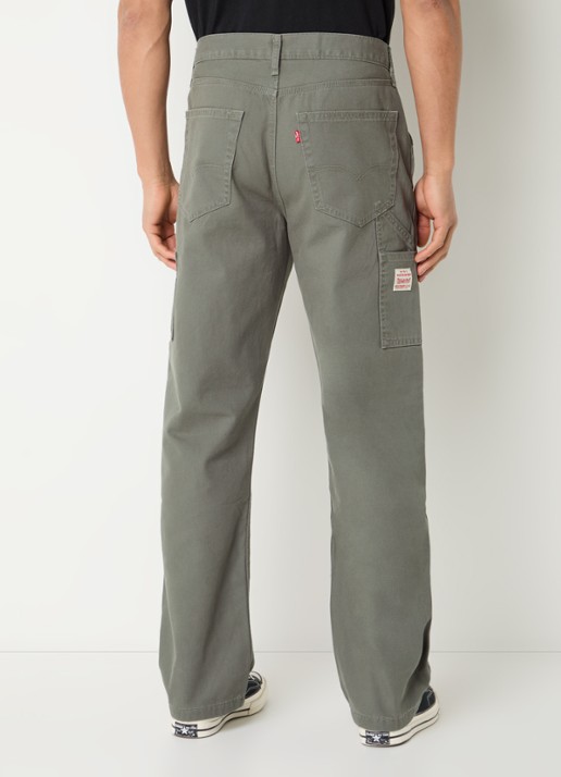 Levi's 568 loose fit cargobroek met steekzakken - achterkant olijfgroen