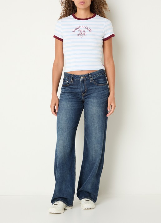 Levi's Cropped T-shirt met streepprint en borduring - voorkant 2 lichtblauw
