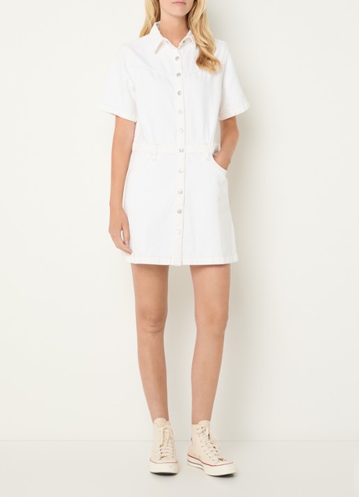 Levi's Logan mini denim jurk met steekzakken - voorkant 2 wit