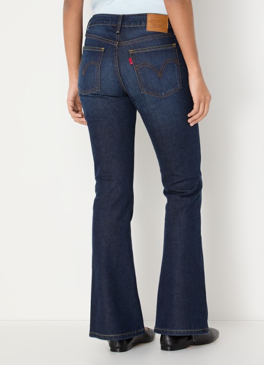 Levi's Low waist flared jeans met donkere wassing - achterkant indigo