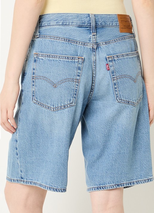 Levi's Mid waist straight leg korte broek van denim met medium wassing - achterkant 2 indigo
