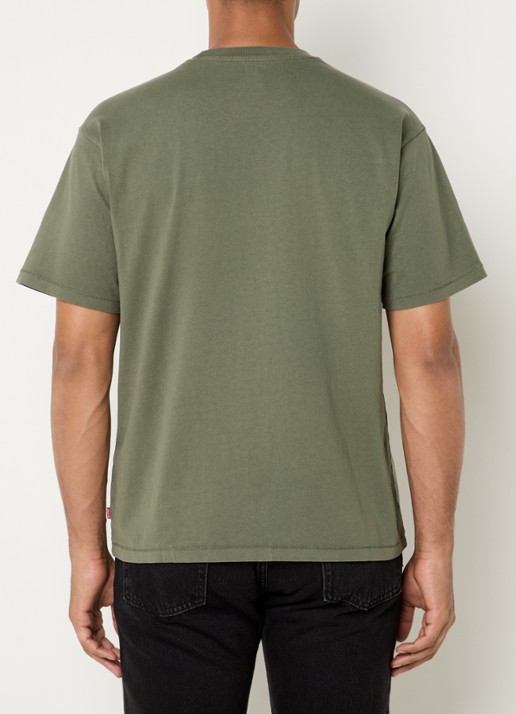 Levi's Red tab T-shirt met logoborduring - achterkant legergroen