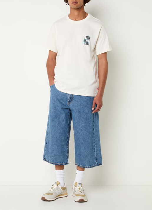 Levi's Stillness T-shirt met logo- en backprint - voorkant 4 gebroken wit