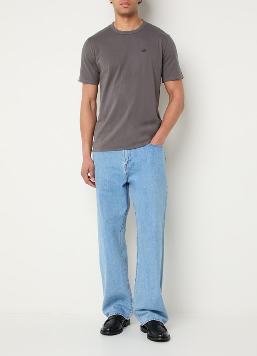 Levi's T-shirt met logoborduring - voorkant 3 donkergrijs