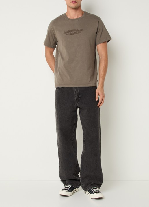 Levi's T-shirt met logoborduring - voorkant 2 bronsgroen