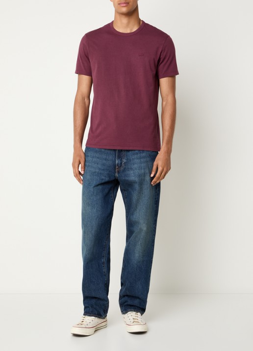 Levi's T-shirt met logoborduring - voorkant 2 steenrood