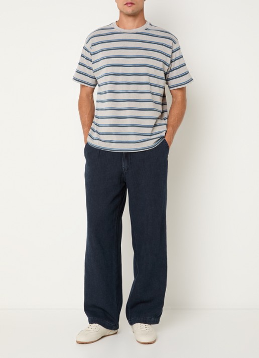 Levi's T-shirt met streepprint - voorkant 3 lichtgrijs