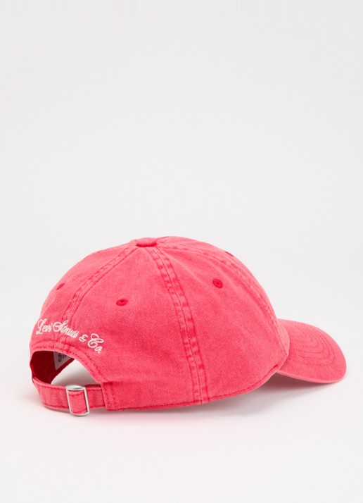 Levi's Varsity pet met logoborduring - detail koraalrood