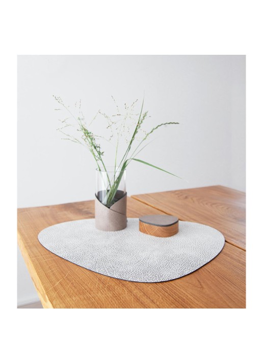 LIND DNA Curve placemat van  leer 37 x 44 cm - achterkant wit
