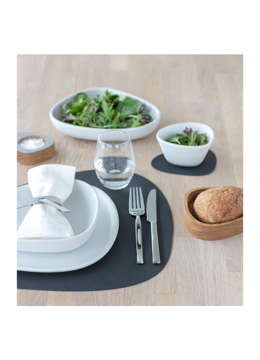 LIND DNA Curve placemat van  leer 37 x 44 cm - detail 2 antraciet