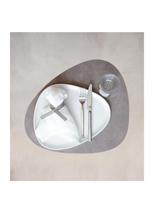 LIND DNA Curve placemat van  leer 37 x 44 cm  - voorkant 3 zand