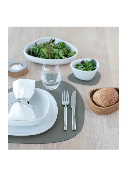 LIND DNA Curve reversible placemat van leer 37 x 44 cm - detail 3 olijfgroen
