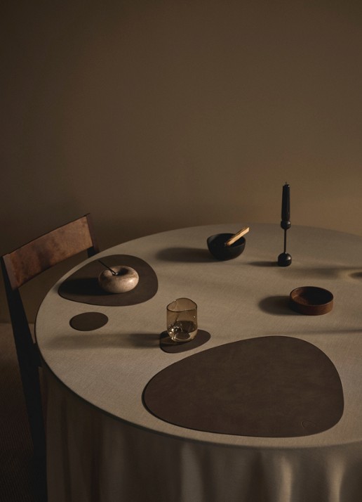 LIND DNA Nupo placemat 37 x 44 cm - voorkant 2 donkerbruin