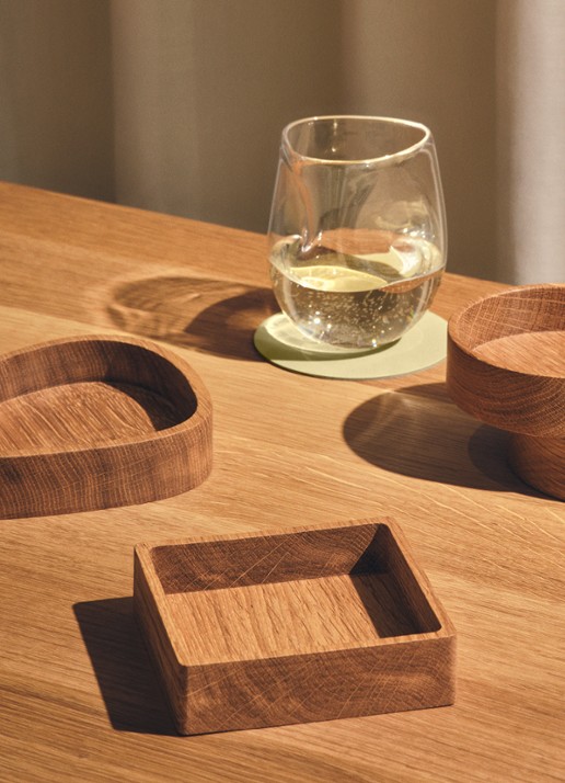 LIND DNA Onderzetter houder van hout - voorkant 2 beige