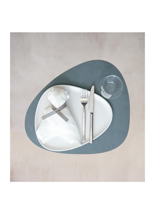 LIND DNA Table Mat Curve placemat van leer 37 x 44 cm - voorkant 2 blauwgrijs