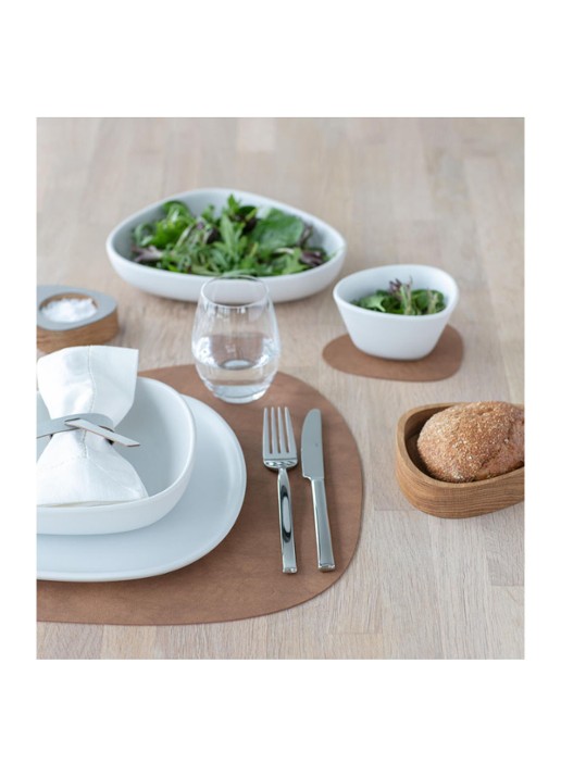 LIND DNA Table Mat Curve placemat van leer 37 x 44 cm - detail 4 bruin