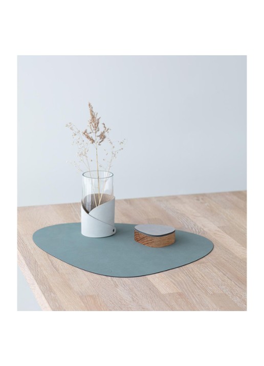LIND DNA Table Mat Curve placemat van leer 37 x 44 cm - detail groen