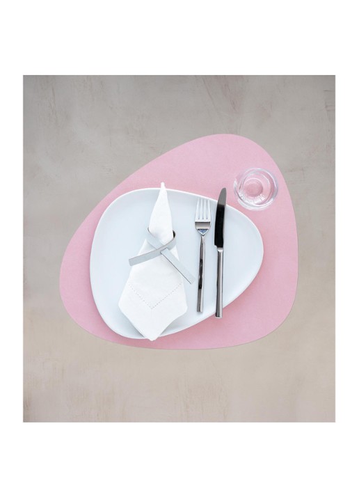 LIND DNA Table Mat Curve placemat van leer 37 x 44 cm - voorkant 4 lichtroze