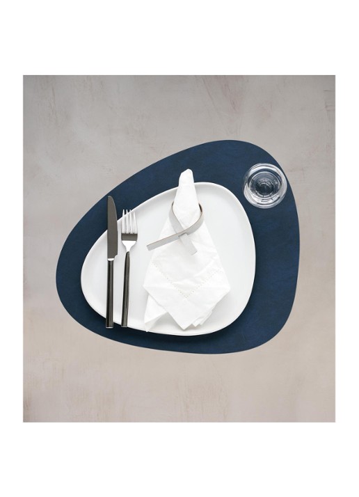 LIND DNA Table Mat Curve placemat van  leer 37 x 44 cm - voorkant 4 donkerblauw