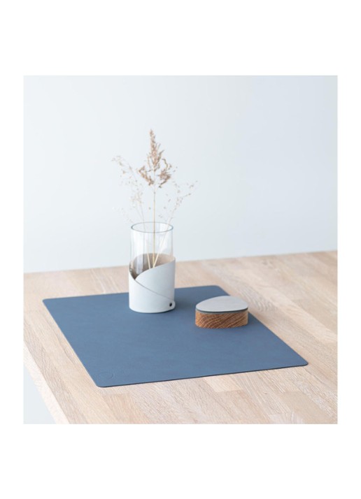 LIND DNA Table Mat placemat van leer 35 x 45 cm - detail donkerblauw