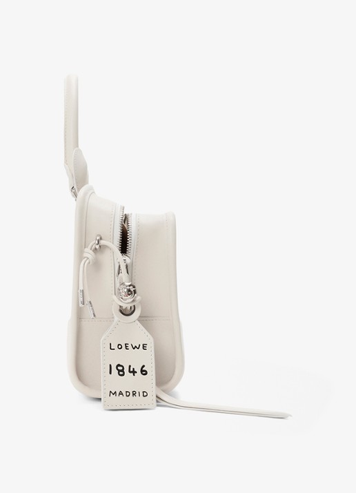 LOEWE Amazona 180 Small Lion Intarsio handtas van kalfsleer - detail gebroken wit