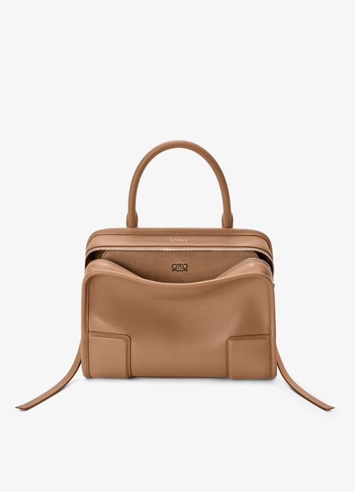 LOEWE Amazona 180 Small schoudertas van kalfsleer - voorkant bruin