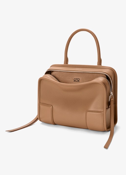 LOEWE Amazona 180 Small schoudertas van kalfsleer - voorkant 2 bruin