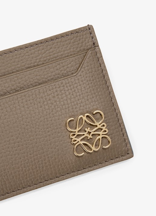 LOEWE Anagram pasjeshouder van kalfsleer - detail 2 taupe