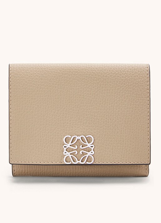 LOEWE Anagram portemonnee van kalfsleer - voorkant 2 zand